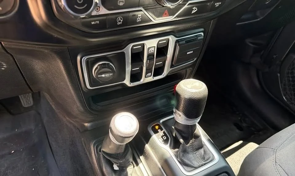 2020 Jeep JL Wrangler - Image 15 of 20