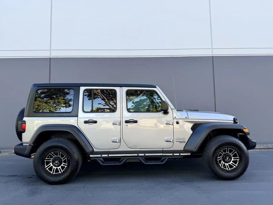 2020 Jeep JL Wrangler - Image 16 of 31