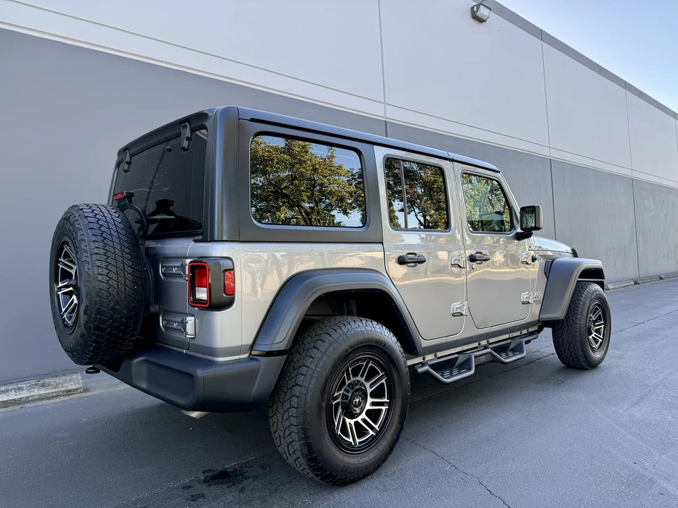 2020 Jeep JL Wrangler - Image 19 of 31