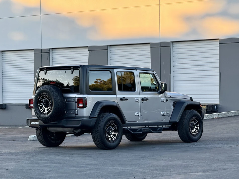 2020 Jeep JL Wrangler - Image 18 of 31