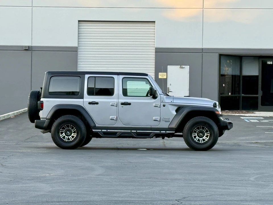 2020 Jeep JL Wrangler - Image 17 of 31