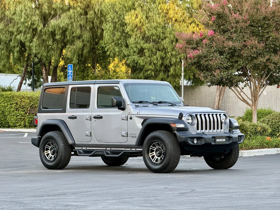 2020 Jeep JL Wrangler - Image 15 of 31
