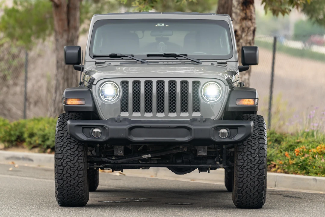 2020 Jeep JL Wrangler - Image 2 of 31