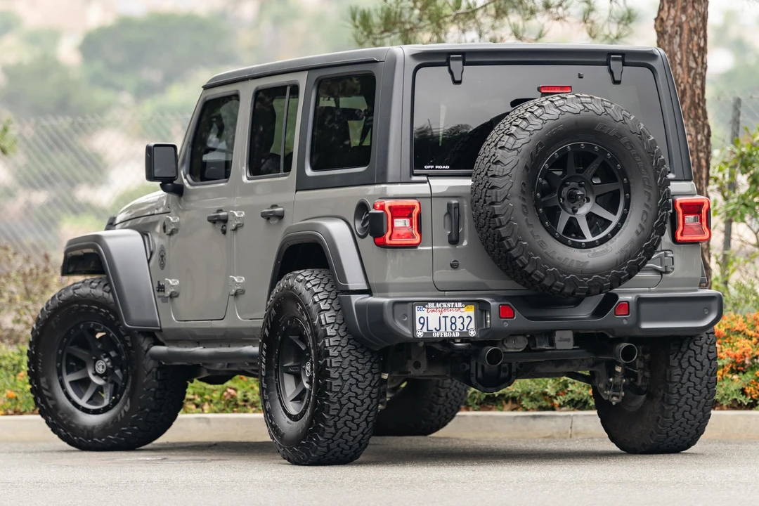 2020 Jeep JL Wrangler - Image 4 of 31