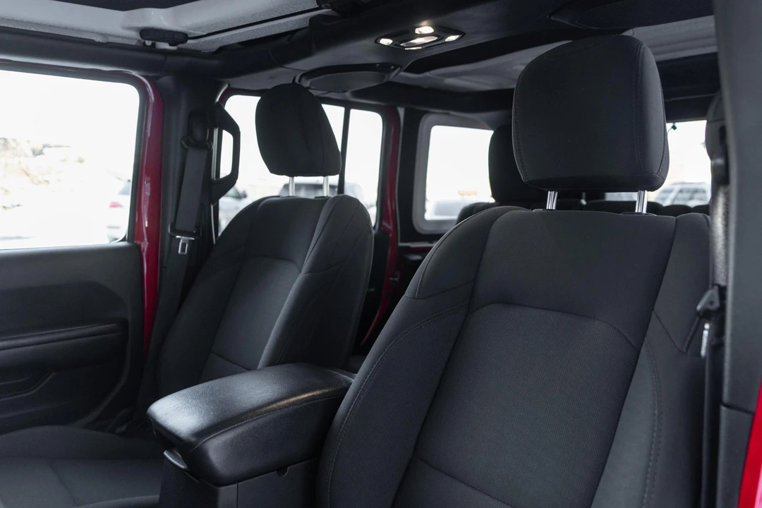 2020 Jeep JL Wrangler - Image 30 of 31