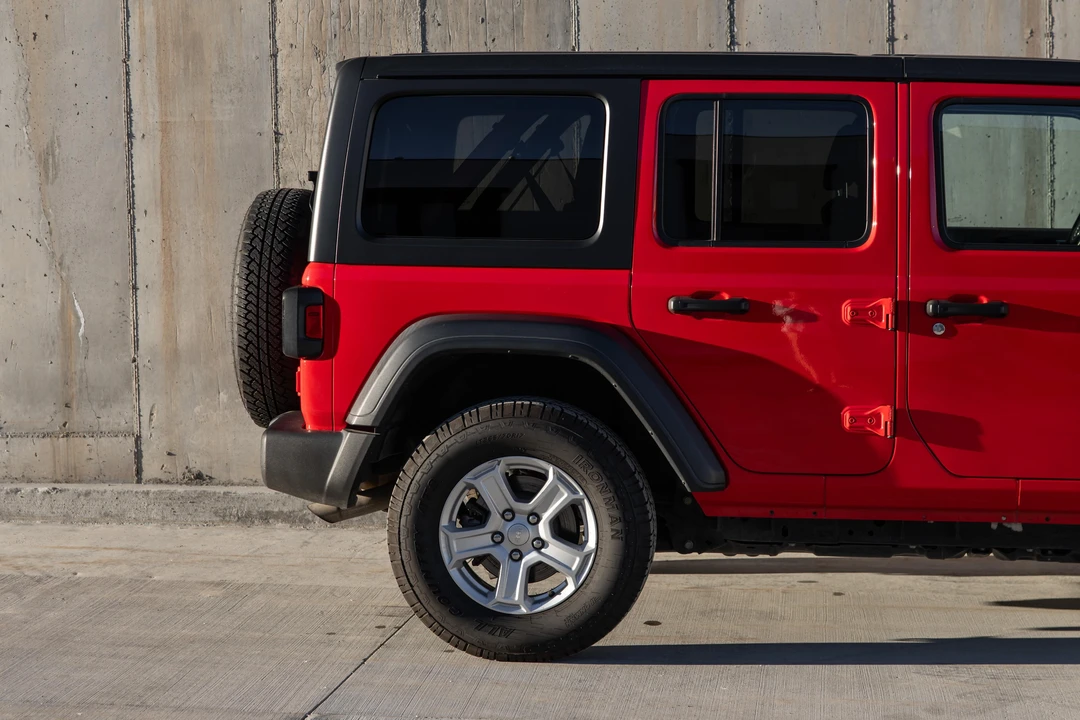 2020 Jeep JL Wrangler - Image 20 of 31
