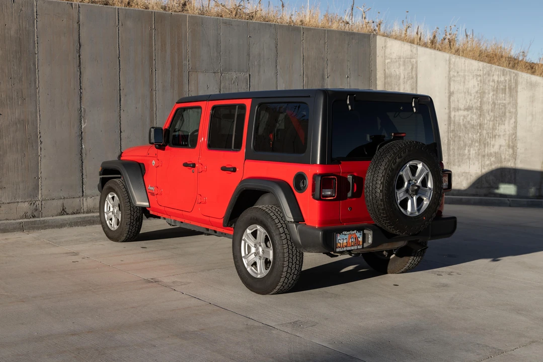 2020 Jeep JL Wrangler - Image 8 of 31