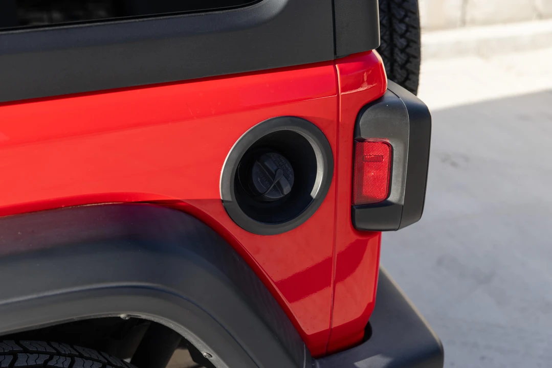 2020 Jeep JL Wrangler - Image 18 of 31