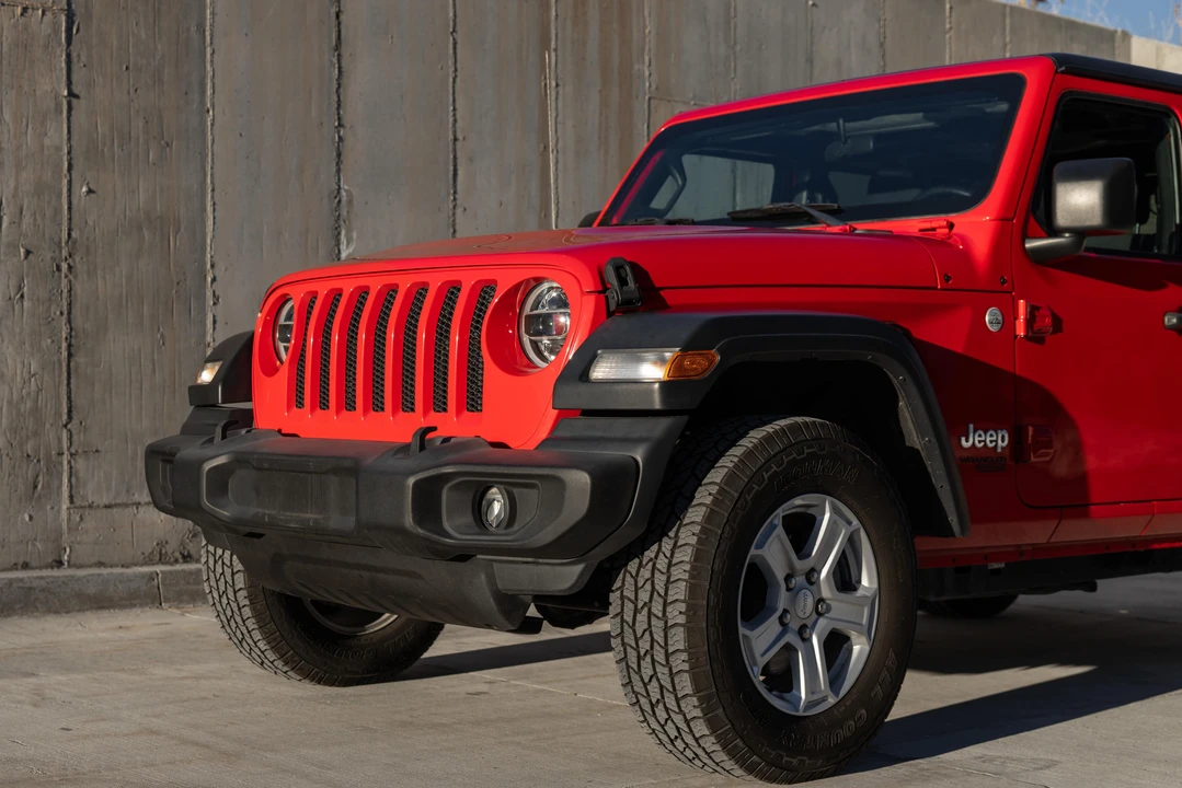 2020 Jeep JL Wrangler - Image 14 of 31