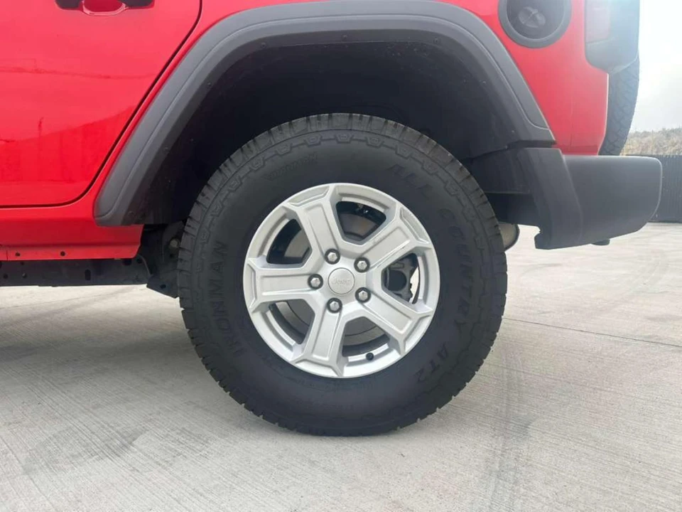 2020 Jeep JL Wrangler - Image 25 of 31