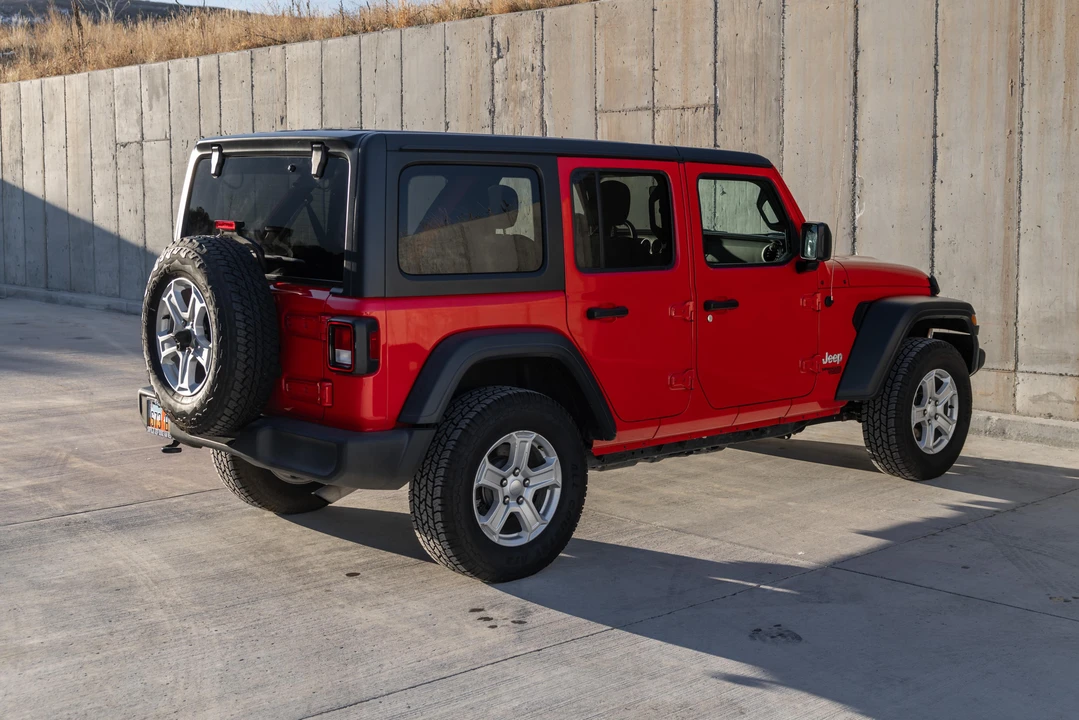 2020 Jeep JL Wrangler - Image 9 of 31