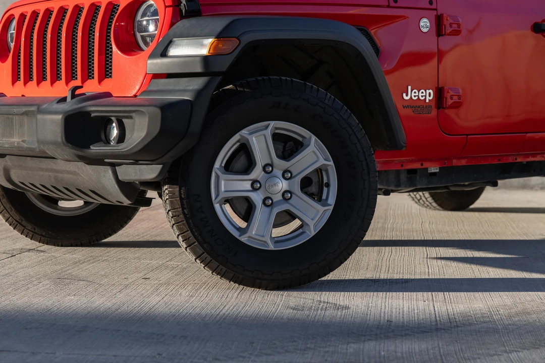 2020 Jeep JL Wrangler - Image 24 of 31