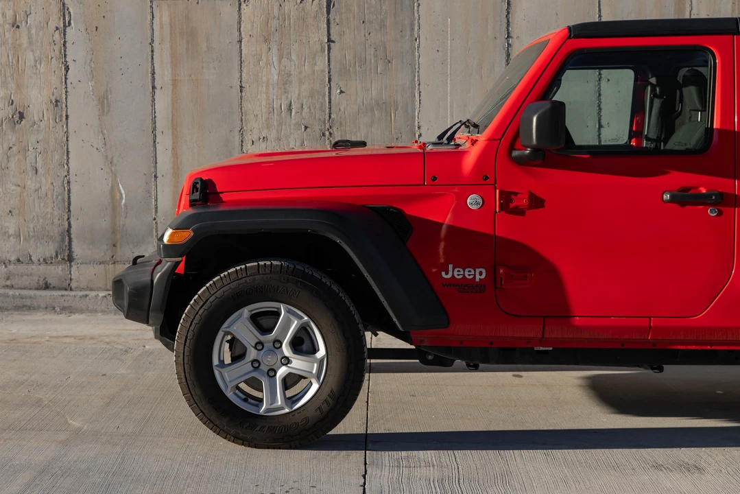 2020 Jeep JL Wrangler - Image 15 of 31