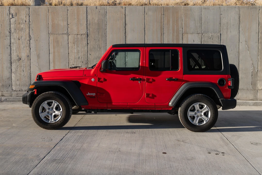 2020 Jeep JL Wrangler - Image 7 of 31