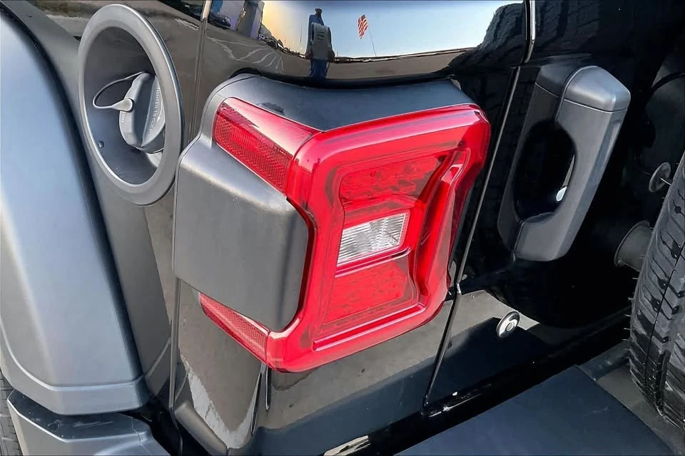 2020 Jeep JL Wrangler - Image 6 of 15