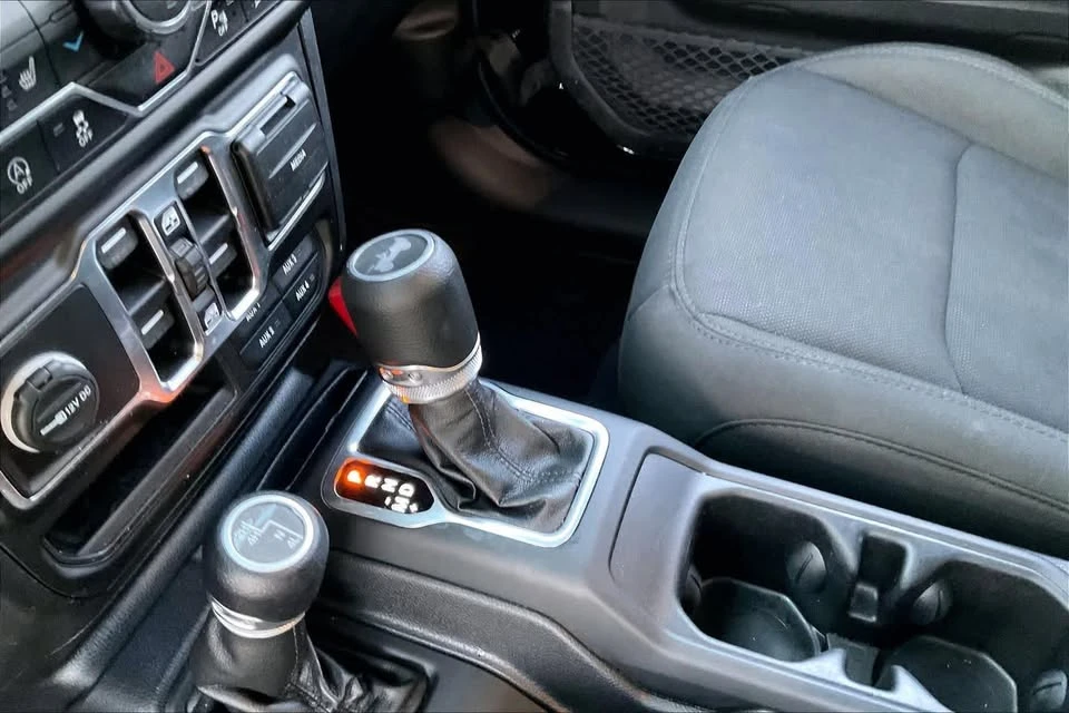 2020 Jeep JL Wrangler - Image 13 of 15