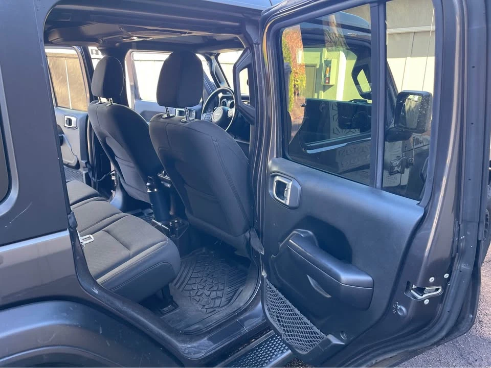 2020 Jeep JL Wrangler - Image 9 of 10
