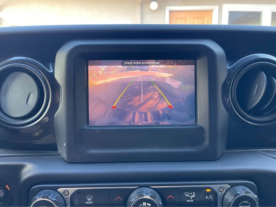 2020 Jeep JL Wrangler - Image 7 of 10