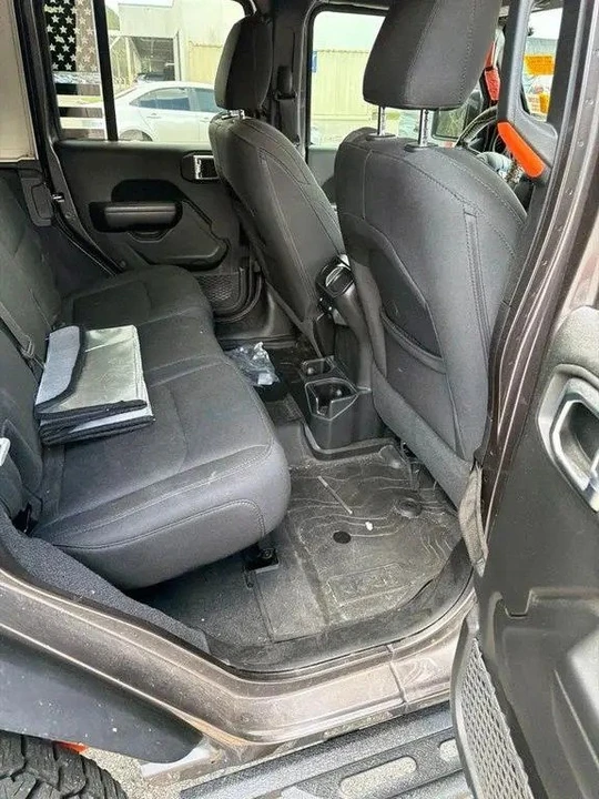 2020 Jeep JL Wrangler - Image 6 of 11