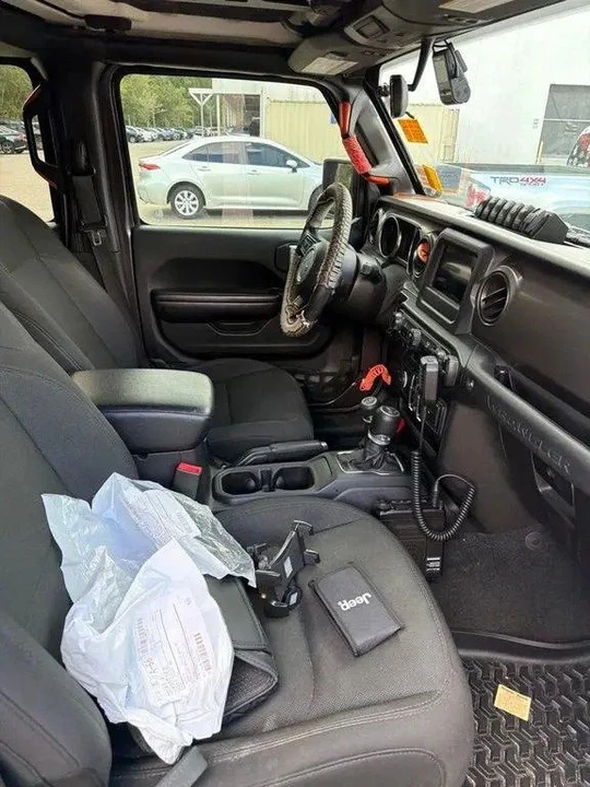 2020 Jeep JL Wrangler - Image 7 of 11