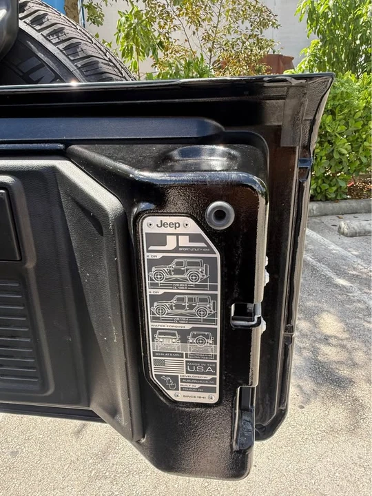 2020 Jeep JL Wrangler - Image 18 of 19