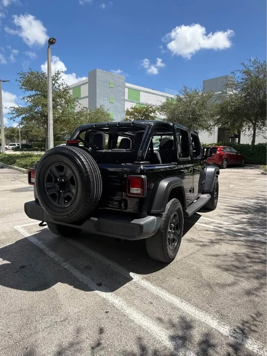 2020 Jeep JL Wrangler - Image 4 of 19