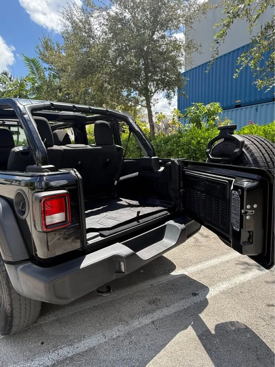 2020 Jeep JL Wrangler - Image 17 of 19