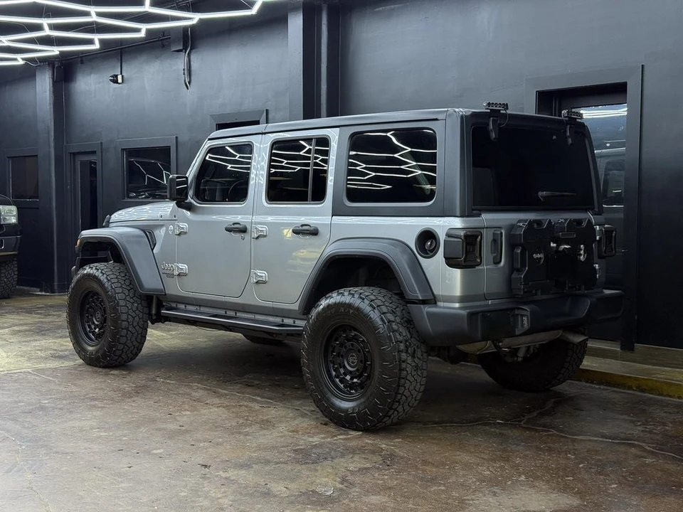 2020 Jeep JL Wrangler - Image 7 of 12
