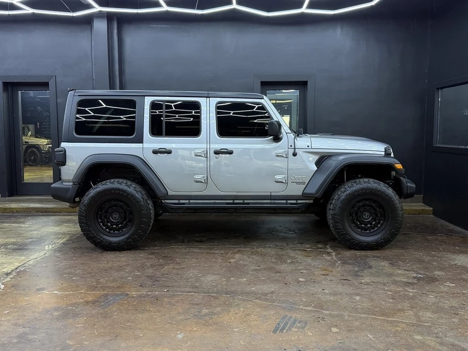 2020 Jeep JL Wrangler - Image 10 of 12