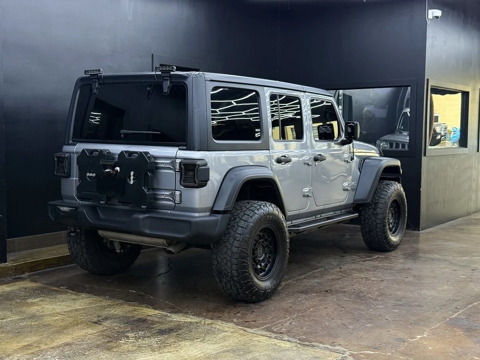 2020 Jeep JL Wrangler - Image 9 of 12