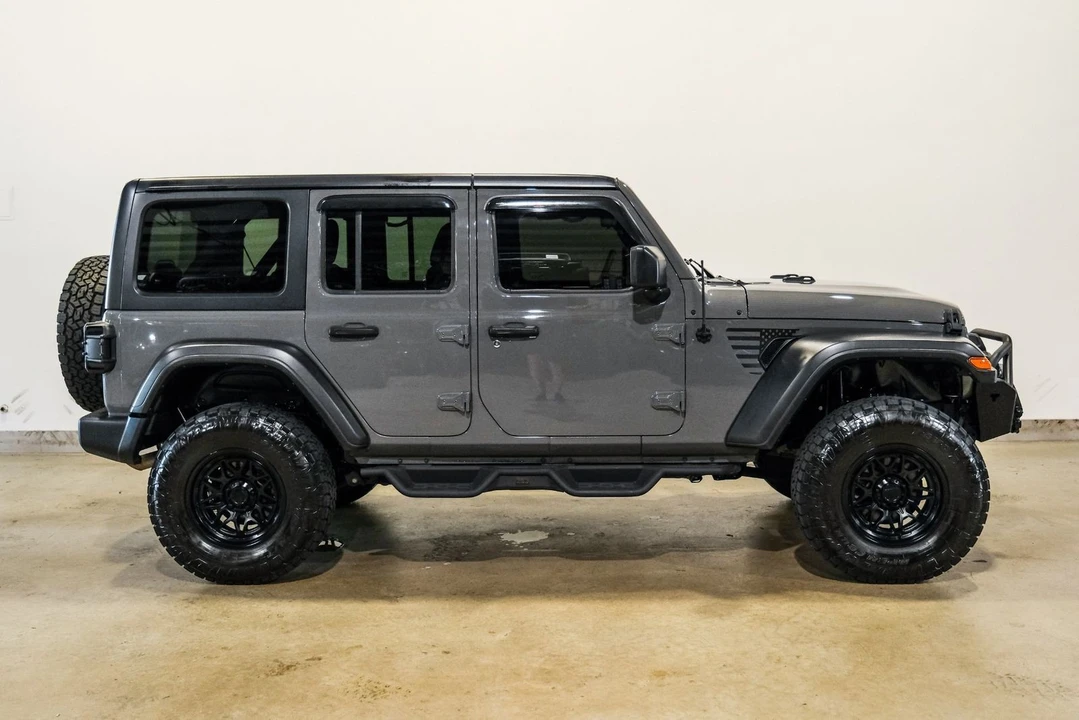 2020 Jeep JL Wrangler - Image 6 of 12
