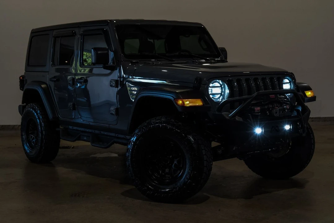 2020 Jeep JL Wrangler - Image 7 of 12