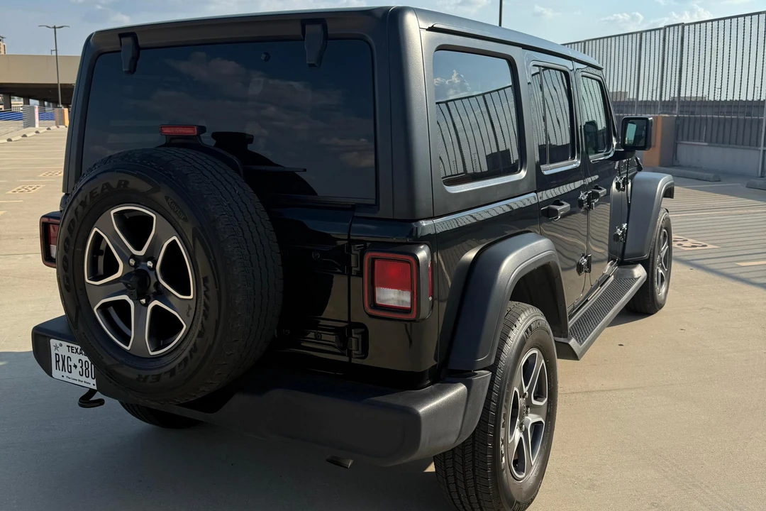 2020 Jeep JL Wrangler - Image 8 of 31