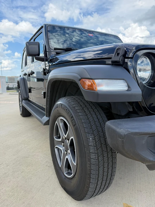 2020 Jeep JL Wrangler - Image 11 of 31
