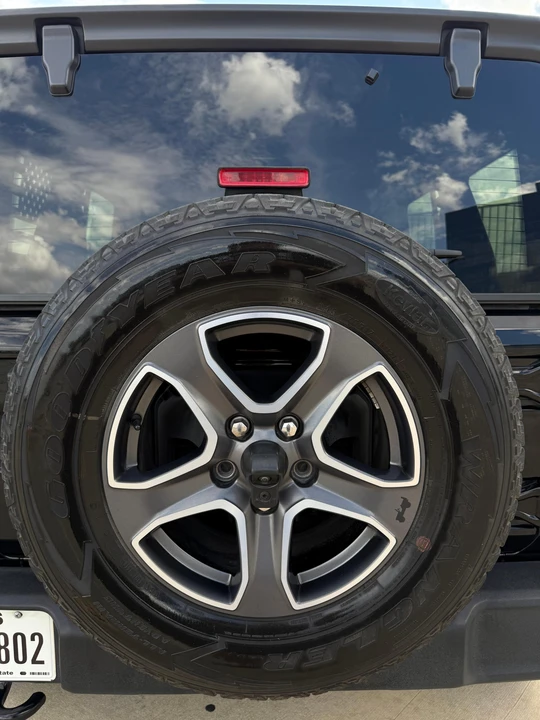 2020 Jeep JL Wrangler - Image 24 of 31