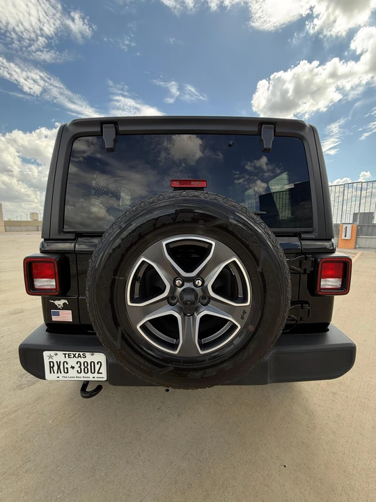 2020 Jeep JL Wrangler - Image 23 of 31