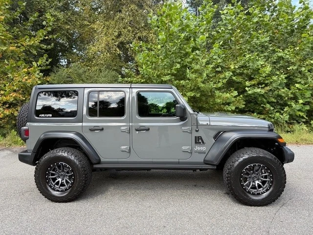 2020 Jeep JL Wrangler - Image 5 of 12