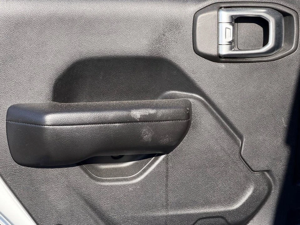 2020 Jeep JL Wrangler - Image 7 of 9