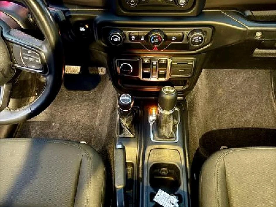 2020 Jeep - Image 13 of 21