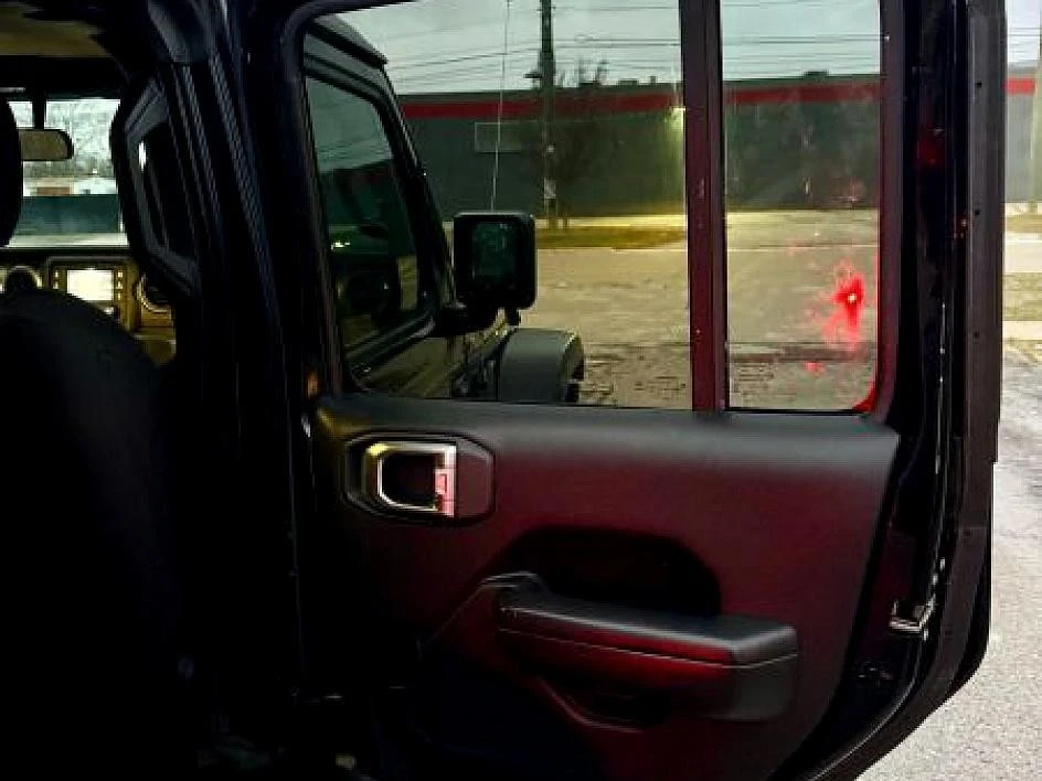 2020 Jeep - Image 18 of 21