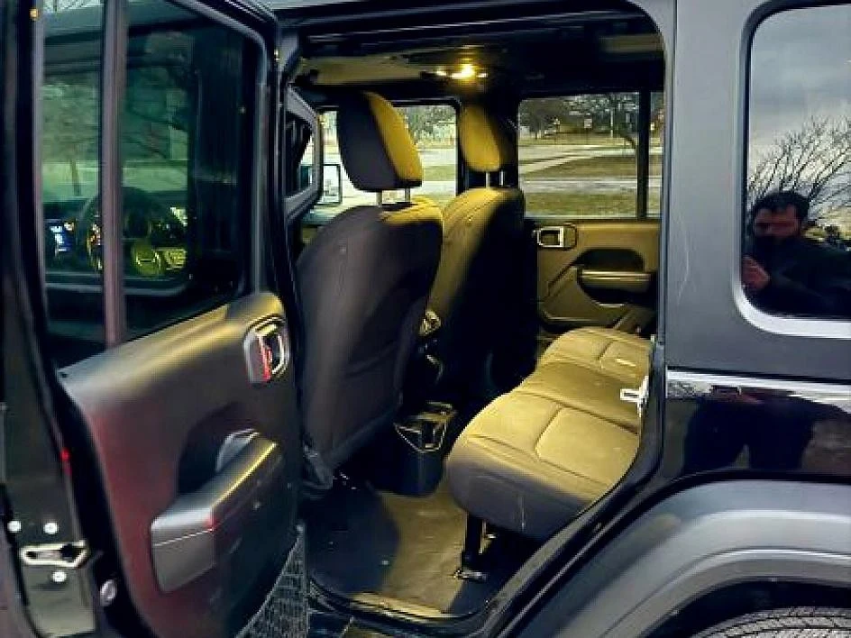 2020 Jeep - Image 17 of 21