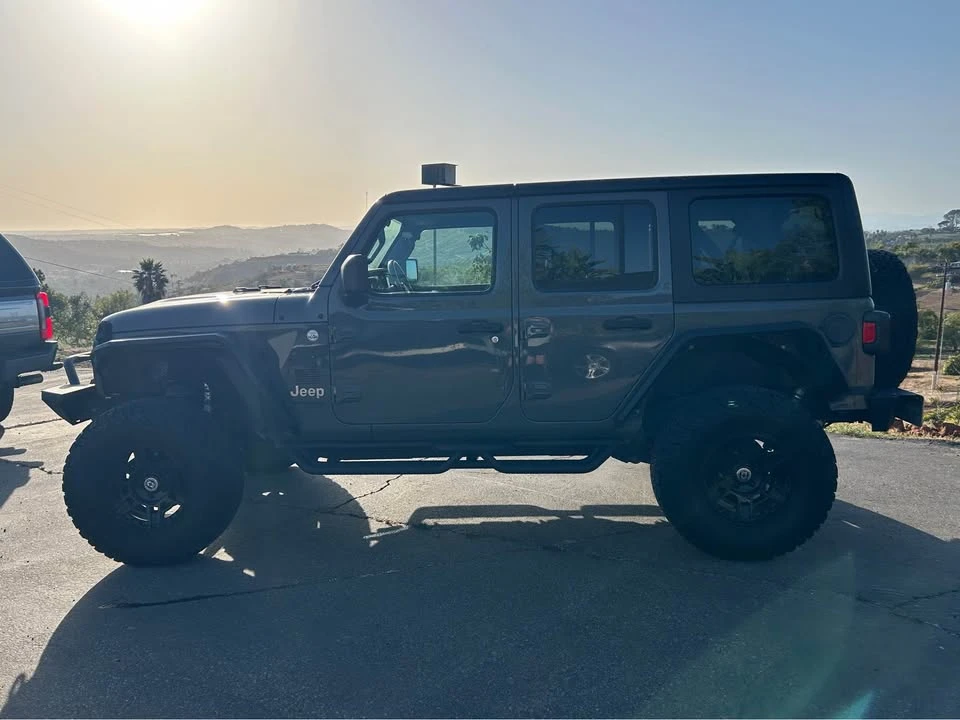 2020 Jeep JL Wrangler - Image 6 of 6