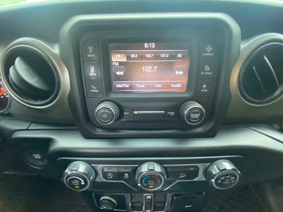 2020 Jeep JL Wrangler - Image 12 of 13