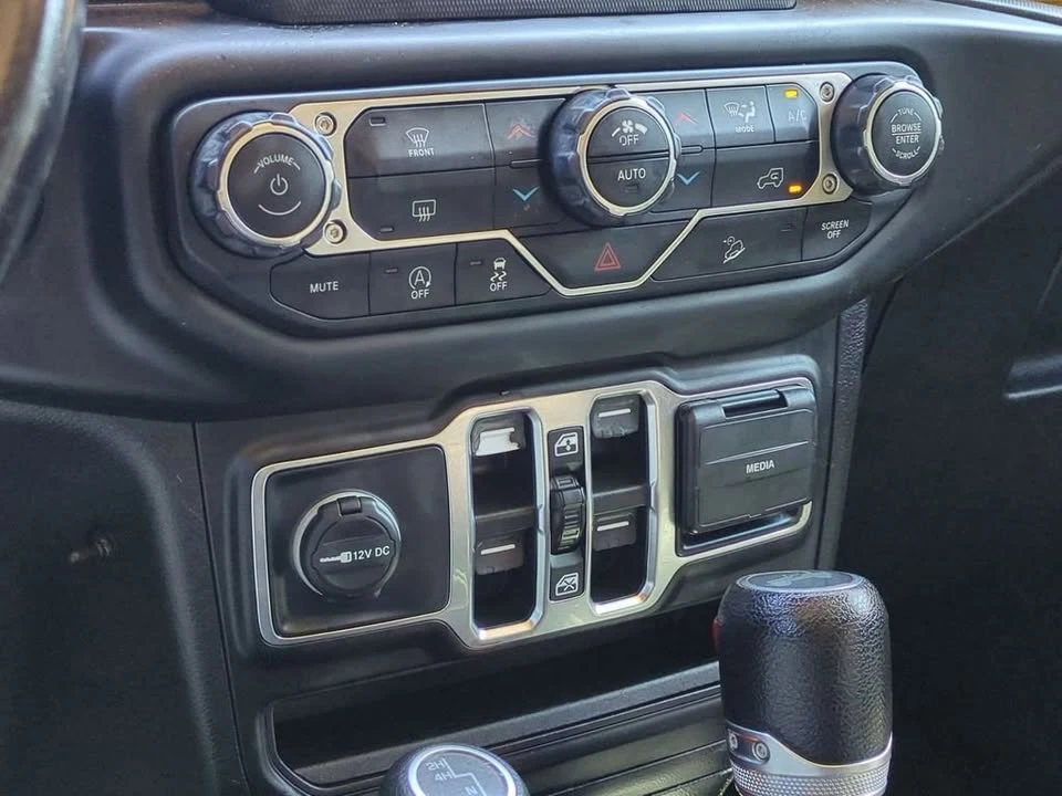 2020 Jeep JL Wrangler - Image 18 of 20