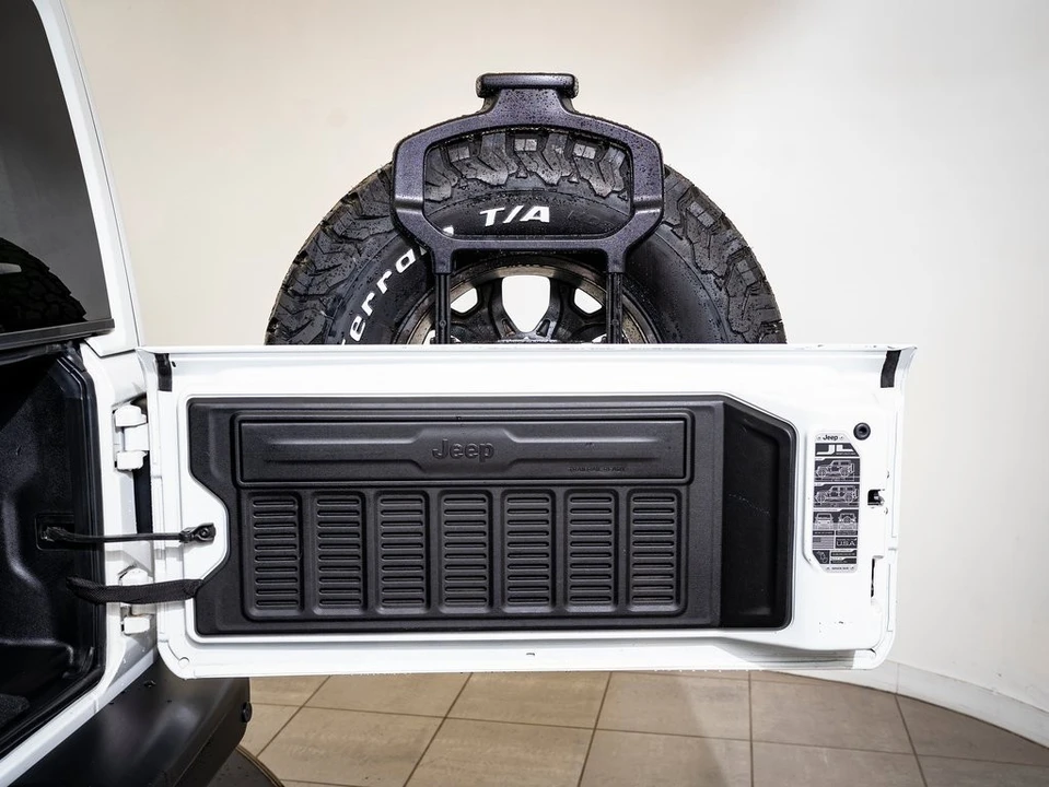 2020 Jeep JL Wrangler - Image 17 of 21