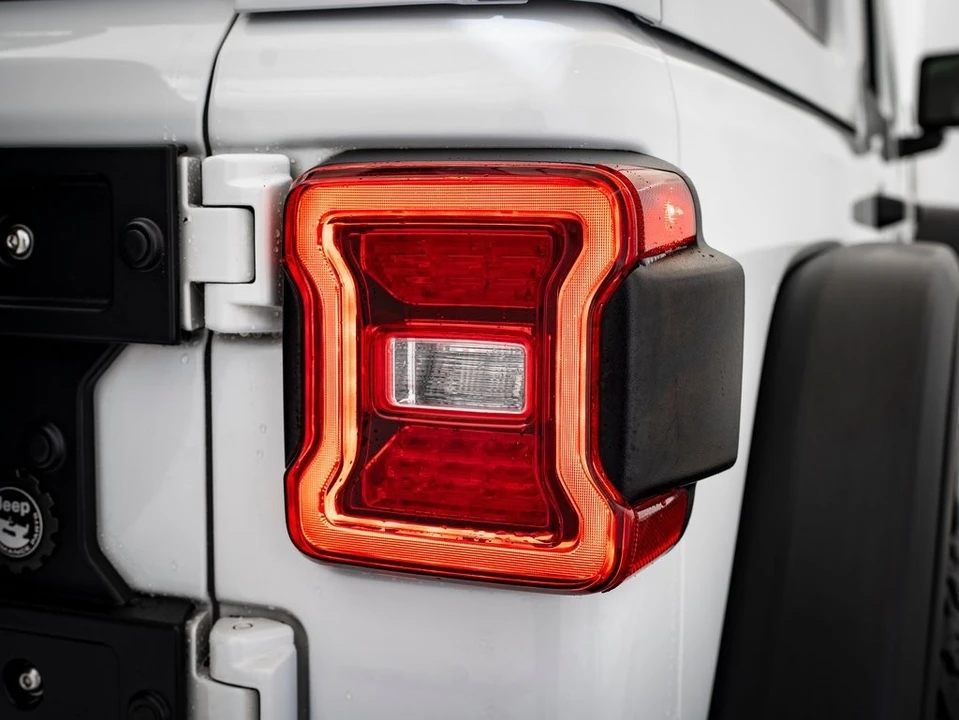 2020 Jeep JL Wrangler - Image 9 of 21