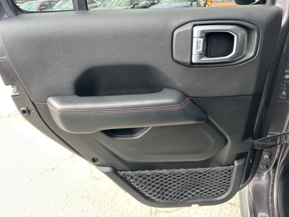 2020 Jeep - Image 25 of 31