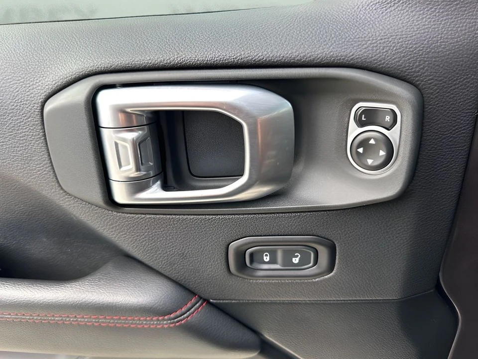 2020 Jeep - Image 24 of 31