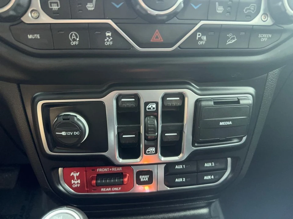 2020 Jeep JL Wrangler - Image 25 of 31