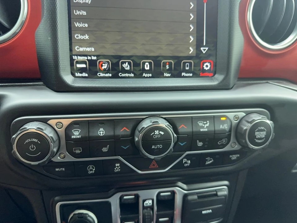 2020 Jeep JL Wrangler - Image 24 of 31